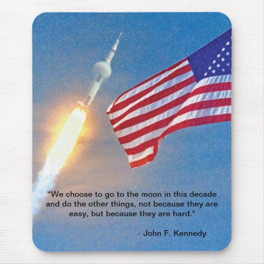 Apollo 11 Start mit amerikanischer Flagge Mousepad (Vorne)