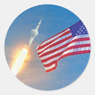 Apollo 11 Start mit amerikanischer Flagge Runder Aufkleber