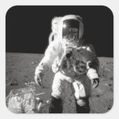 Apollo 12 Moonwalk Quadratischer Aufkleber (Vorderseite)