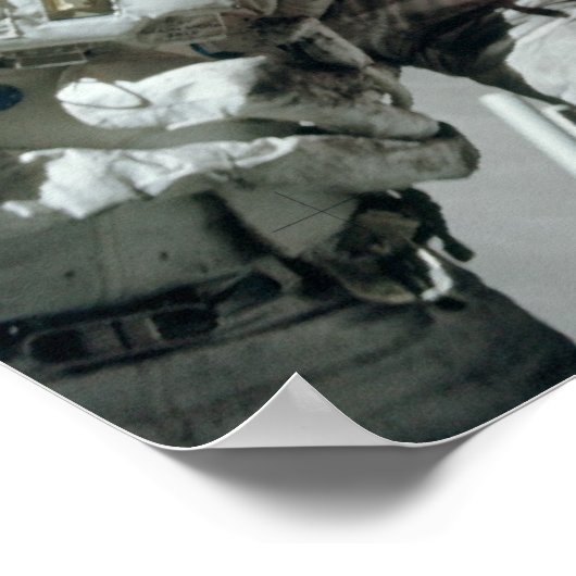 Apollo 17 Astronaut mit Blick auf die Erde Poster (Ecke)