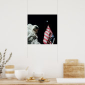 Apollo 17 Astronaut mit Blick auf die Erde Poster (Küche)
