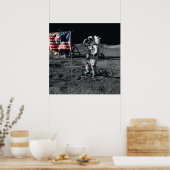 Apollo 17 Astronaut würdigt amerikanische Flagge Poster (Küche)