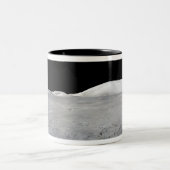 Apollo 17 Panorama Zweifarbige Tasse (Mittel)