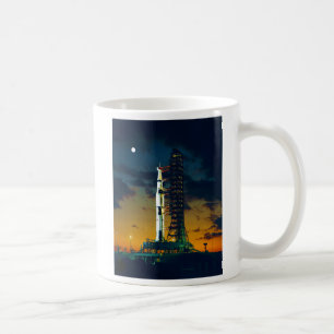 Apollo 4 Saturn V auf Auflage ein Kaffeetasse