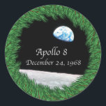 Apollo 8 Christmas Eve Moon Missio Runder Aufkleber<br><div class="desc">Die historische Apollo-8-Mondmission war das erste Mal, dass Astronauten die Schwerkraft des Planeten Erde verließ und um unseren natürlichen Satelliten, den Mond, eine Umlaufbahn einlegten. Diese unerschrockenen Entdecker machten 1968 eine Weihnachtsabend-Fernsehsendung, die aus dem Buch der Genesis während des Mondorbitts las. Dieses Ereignis war auch das erste Mal, dass die...</div>