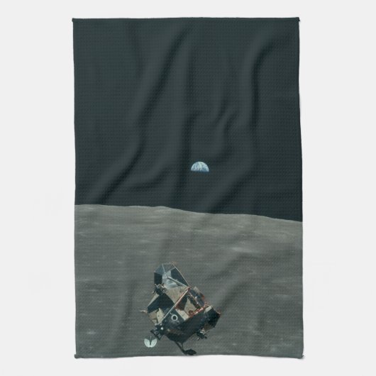 Apollo Lunar Lander und Erdaufgang über dem Mond Geschirrtuch (Vertikal)