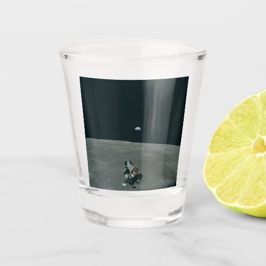 Apollo Lunar Lander und Erdaufgang über dem Mond Schnapsglas (Vorderseite)