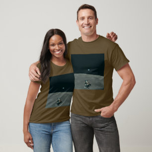 Apollo Lunar Lander und Erdaufgang über dem Mond T-Shirt