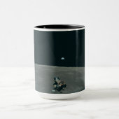 Apollo Lunar Lander und Erdaufgang über dem Mond Tasse (Zentrum)