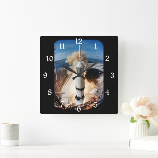 Apollo Saturn V Raketenstart zum Mond 1969 Quadratische Wanduhr (Zuhause)