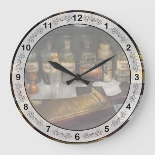 Apotheke - Die Dispensieranstalt Große Wanduhr
