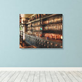 Apotheke - so viele Schubladen und Flaschen Leinwanddruck (Insitu (Holzboden))