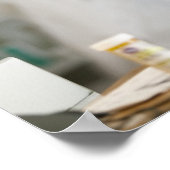 Apotheker am Schalter der Einzelhandelsapotheke Poster (Ecke)