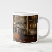 Apotheker - Der Apotheker Jumbo-Tasse (Rechts)