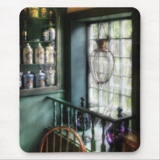 Apotheker - In einem Apothekerfenster Mousepad