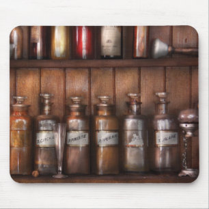 Apotheker - In einem Apothekerlabor Mousepad