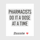 Apotheker verabreichen eine Dosis Aufkleber (Blatt)