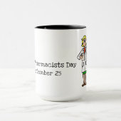 Apothekerin mit Tasse für Flaschen (Zentrum)