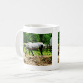 Appaloosa Eating Hay Kaffeetasse (Vorderseite Links)