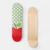 Apple auf Laurel Green Polka Dots Skateboard (Vorderseite)