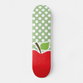 Apple auf Laurel Green Polka Dots Skateboard (Vorderseite)