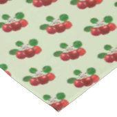 Apple Blossom & Red Fruits auf hellgrüne Seite Tischdecke (Schrägansicht)
