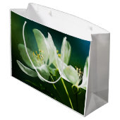 Apple Blossom - zwei Blume Große Geschenktüte (Rückseite Schrägansicht)