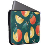 Apple Delight: Dunkelgrün nahtlos. Laptopschutzhülle (Vorne Rechts)