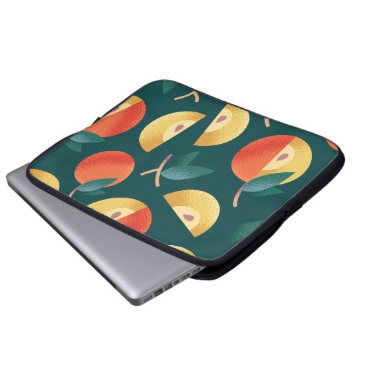 Apple Delight: Dunkelgrün nahtlos. Laptopschutzhülle (Vorne Knopf)