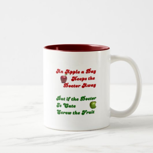 Apple ein Tag…. Zweifarbige Tasse (Rechts)