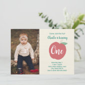 Apple First Birthday Foto Einladung (Stehend Vorderseite)