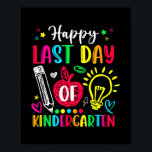 Apple Kindergarten Lehrer glücklich letzten Tag Poster<br><div class="desc">Apple Kindergarten Lehrer glücklich letzten Tag der Schule Geschenk. Perfektes Geschenk für Ihren Vater,  Mama,  Papa,  Männer,  Frauen,  Freunde und Familienmitglieder am Erntedank Tag,  Weihnachten,  Muttertag,  Vatertag,  4. Juli,  1776 Unabhängiger Tag,  Veteranen Tag,  Halloween,  Patrick's Day</div>
