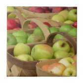 Apple-Körbe an der Markt-Keramik-Fliese Fliese (Vorderseite)