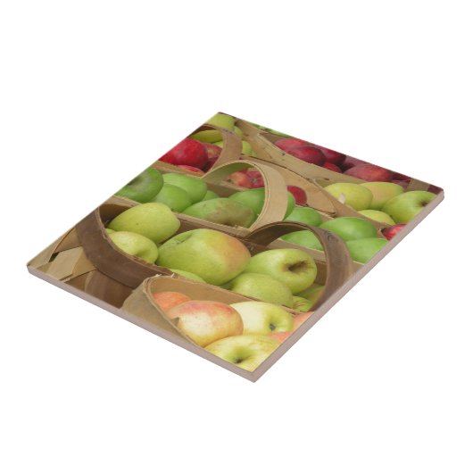 Apple-Körbe an der Markt-Keramik-Fliese Fliese (Seite)