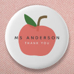 Apple-Lehrer | Moderner Name Danke Niedlicher Spaß Button<br><div class="desc">Ein schlichtes, stilvolles, lebendiges Abzeichen für Apfelobst-Grafik in einem unterhaltsamen, trendigen, skandinavischen minimalistischen Stil in Schattierungen oder Rot-Rosa und Grün, das leicht mit dem Namen Ihrer Lehrer personalisiert werden kann, indem "Frau Anderson" ersetzt wird und ein Slogan "Danke" ersetzt wird, um ein wirklich einzigartiges Dankeschön für Ihren Lehrer zu machen!...</div>