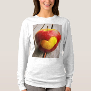 "Apple Liebe" Niedliches Foto. Jetzt kaufen T-Shirt