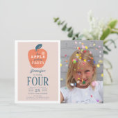 Apple picking Girl Pink Foto Geburtstag Einladung (Stehend Vorderseite)
