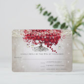 Apple Red Heart Leaf Wedding RSVP Karte (Stehend Vorderseite)