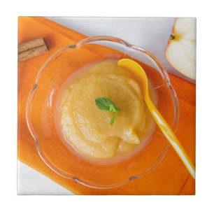 Applesauce mit Zimt und Orangenlöffel Fliese