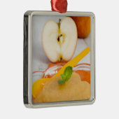 Applesauce mit Zimt und Orangenlöffel Ornament Aus Metall (Rechts)