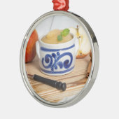 Applesauce with cinnamon in stoneware bowl silbernes ornament (Links)