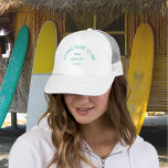 Après Surf Club Türkis Surfer Soziales Wappen Truckerkappe<br><div class="desc">Après Surf Club,  türkisfarbener Surfklub,  Hut. Personalisieren Sie sich mit dem Jahr Ihrer Surf-Ansammlung,  Strand-Name und Lage. Ideal für einen Gruppenurlaub oder für einen Après Surf-Themenabend oder Bachelor/Bachelorette. Entworfen,  um unsere Après Surf Club Collection zu ergänzen.</div>