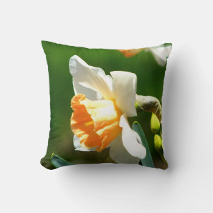 Apricot Daffodil Throw Kissen