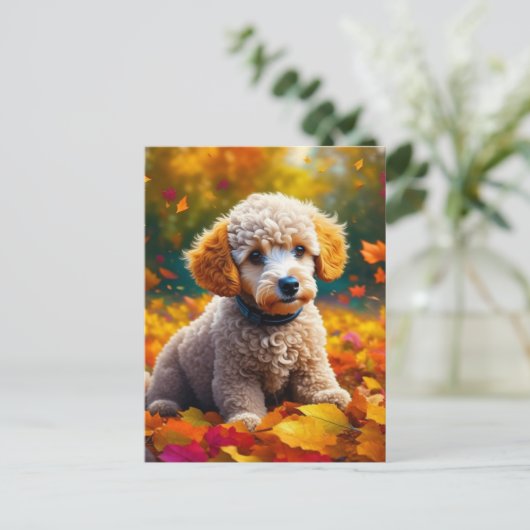 Apricot Poodle Welpe in Herbstlauben Postkarte (Stehend Vorderseite)