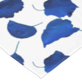 Apricot Tree Blue Blätter Weißer Hintergrund Tischdecke (Schrägansicht)