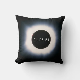 April 2024 Gesamtsolarauskitzel in Schwarz und Wei Kissen