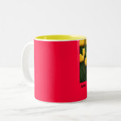 April-Duschen holen Mai-Blumen Zweifarbige Tasse (Vorderseite Links)