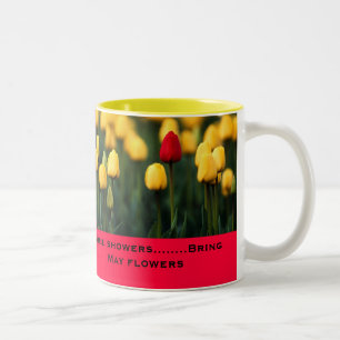 April-Duschen holen Mai-Blumen Zweifarbige Tasse
