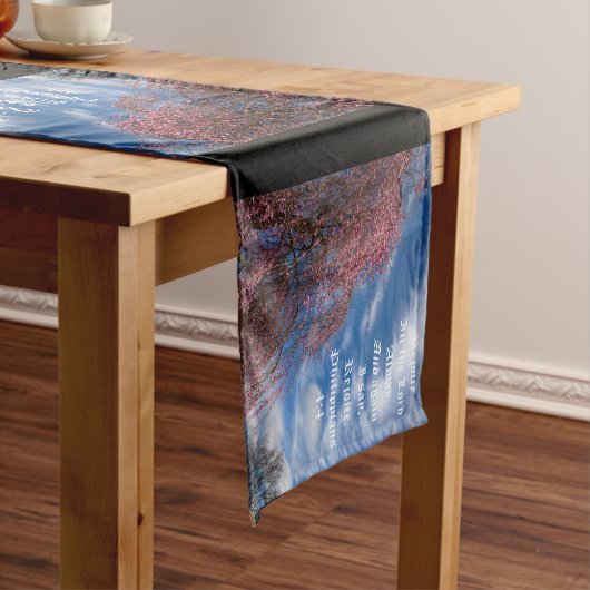 April Himmel mit den Philippinen 4:4 Kurzer Tischläufer (Beispiel)