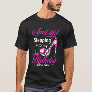 April-Mädchen tritt an meinem Geburtstag wie ein B T-Shirt